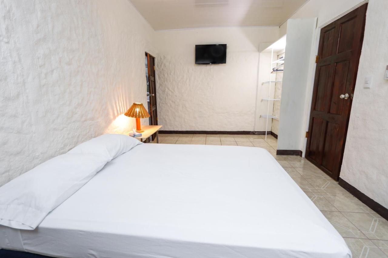 Hotel Flor Blanca Мануел Антонио Екстериор снимка
